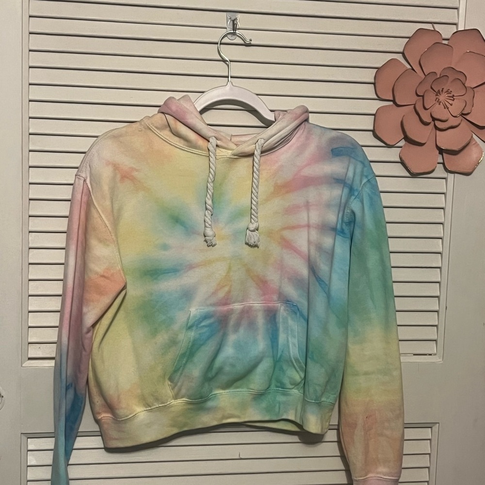 Vibrant Tie-Dye Women's cropped Hoodie